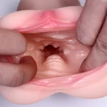 Interiorul canalului vaginal al masturbatorului, cu textura în relief