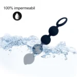 Bile anale cu inel, negre, scufundate parțial în apă