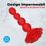 Dopul anal roșu cu bile, pe o suprafață de apă, cu mesajul design impermeabil pentru duș