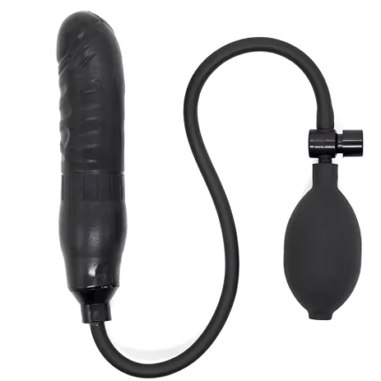 Dop anal gonflabil negru cu formă realistă, legat printr-un furtun de pompa de mână în formă de pară