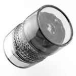 Masturbatorul tip cristal cu capace, privit în unghi, cu intrarea răsucită vizibilă prin capac