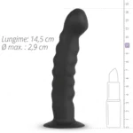 Dildoul negru lângă o riglă și un ruj desenat, cu textul lungime 14,5 cm și diametru maxim 2,9 cm